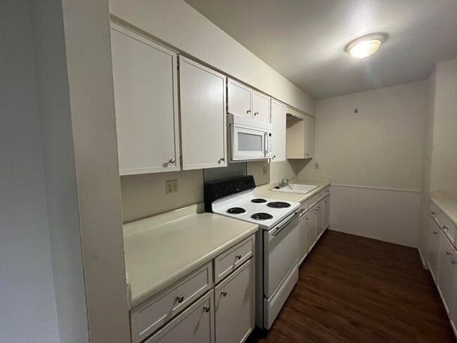 Building Photo - 3809 S 35th St