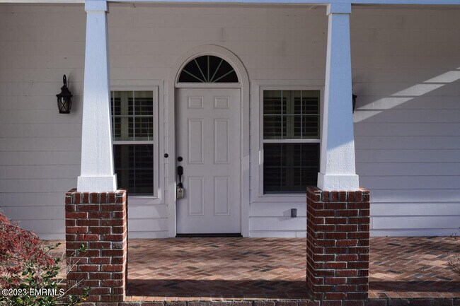 Building Photo - 8694 Pky