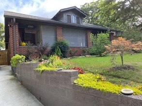 Building Photo - 1789 Thompson Ave