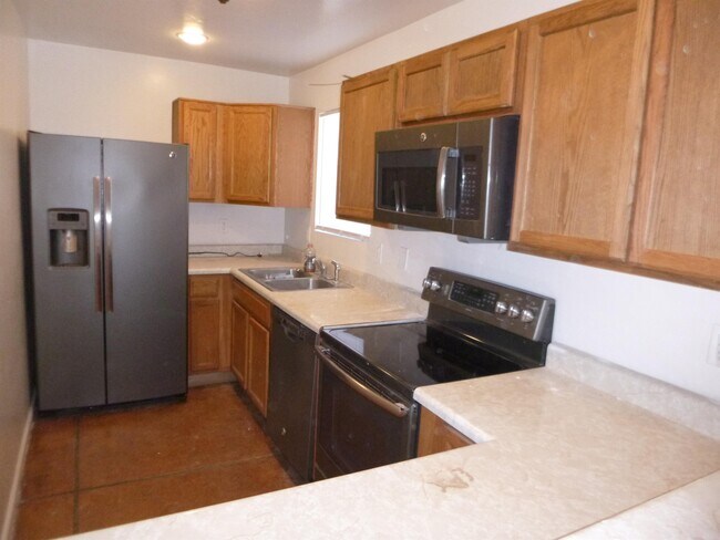 Building Photo - 1428 E 25th St