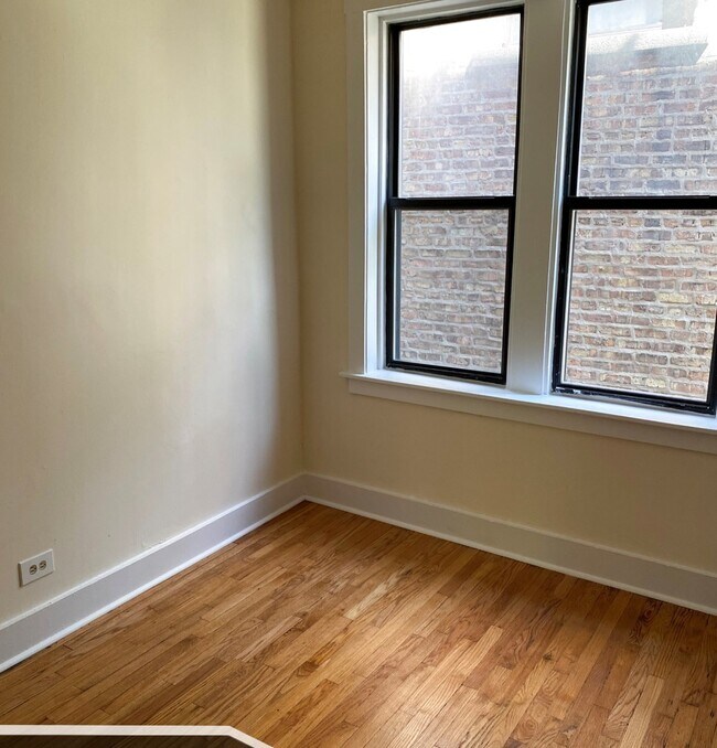 Foto del edificio - 1540 N Kedzie Ave