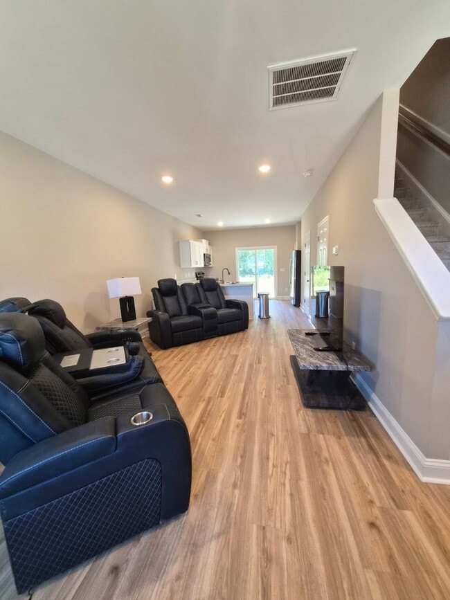 Foto del edificio - 187 Loren Rd