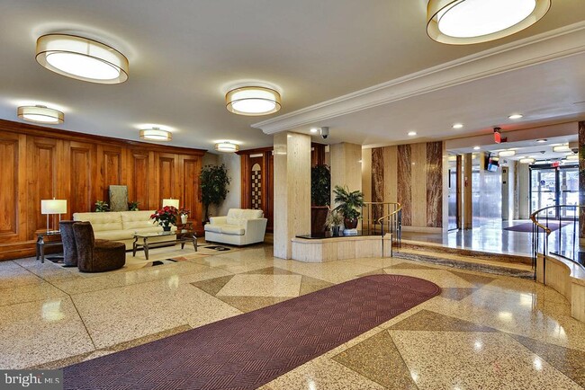 Building Photo - 1121 University Blvd W