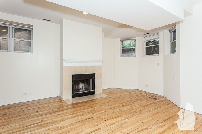 Foto del edificio - 2318 N Southport Ave