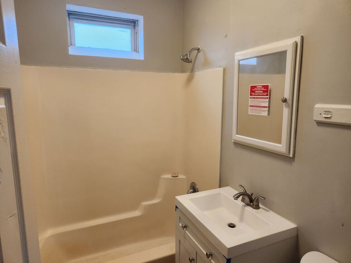 Building Photo - 1250 S Karlov - 2 Bed