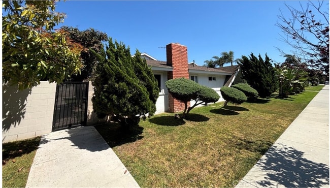 Building Photo - 17082 Emerald Ln