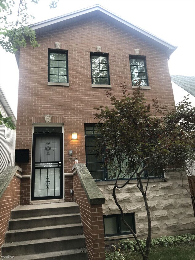 5 br, 3.5 bath House 2332 West Morse Avenue House Rental in Chicago