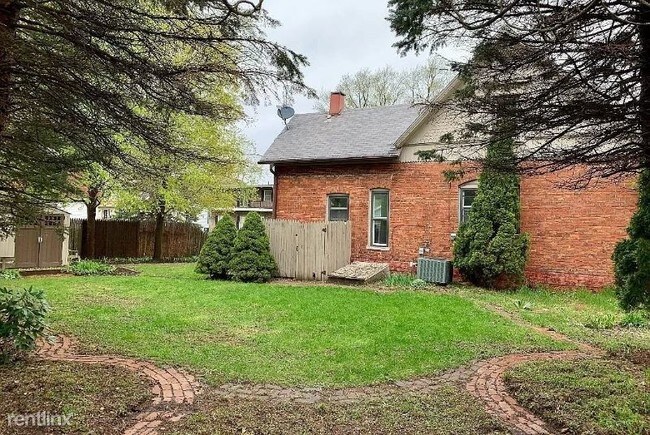 Building Photo - 2 br, 1 bath House - 1015 Devonshire St