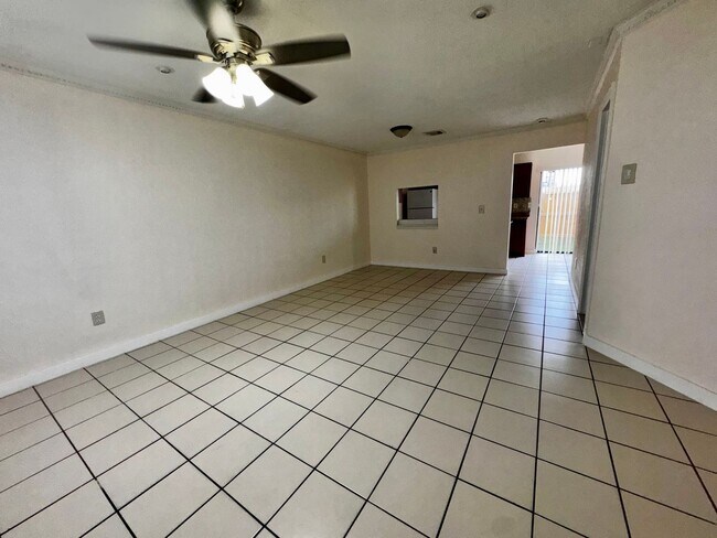 Foto del edificio - 2-bedroom 1.5  bath Hidden Creek Townhome!