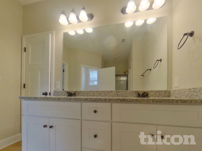 Foto del edificio - 319 Arbor Cir