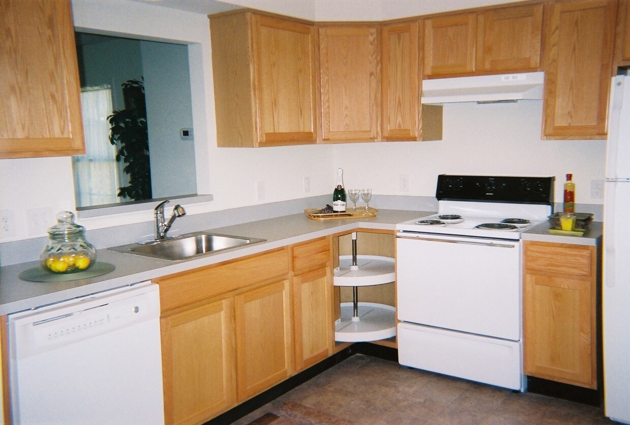 Building Photo - 9267-9295 Travellers Ct