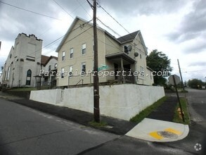 Building Photo - 402 E Market St