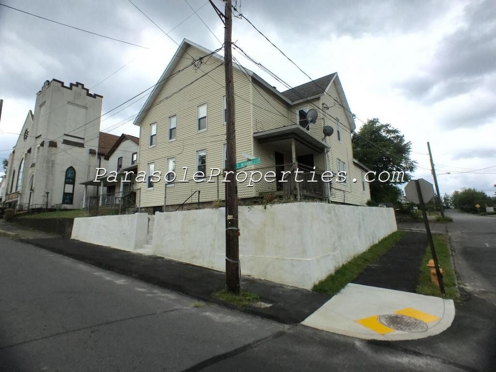 Foto principal - 402 E Market St