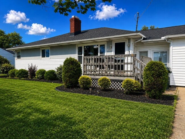 Building Photo - 4969 Hudson Dr