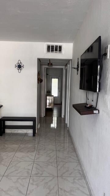 Foto del edificio - 2000 NE 51st Ct