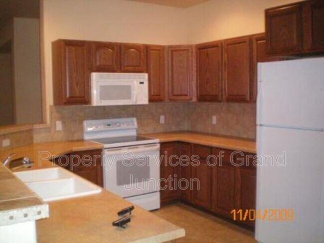 Building Photo - 730 Shore Cir