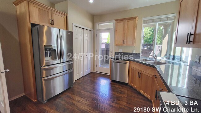 Foto del edificio - 29180 SW Charlotte Ln