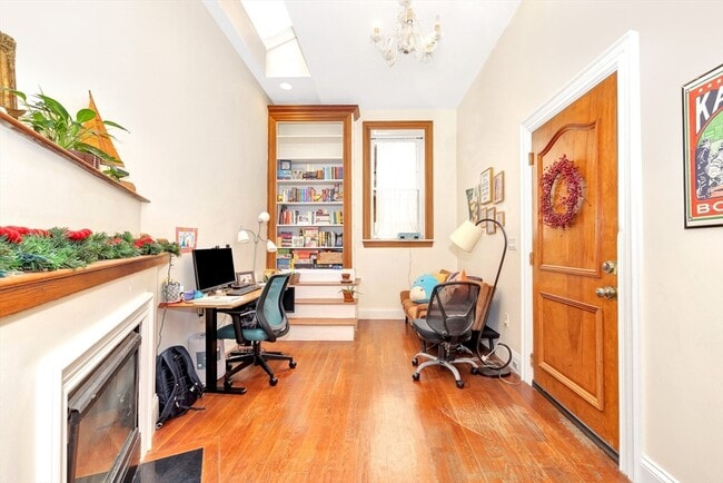 Building Photo - 1027 Tremont St
