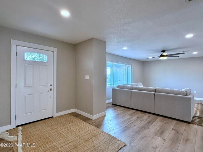 Building Photo - 7216 E Grandview Dr