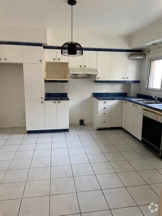 Building Photo - 6650 Av De Montmagny