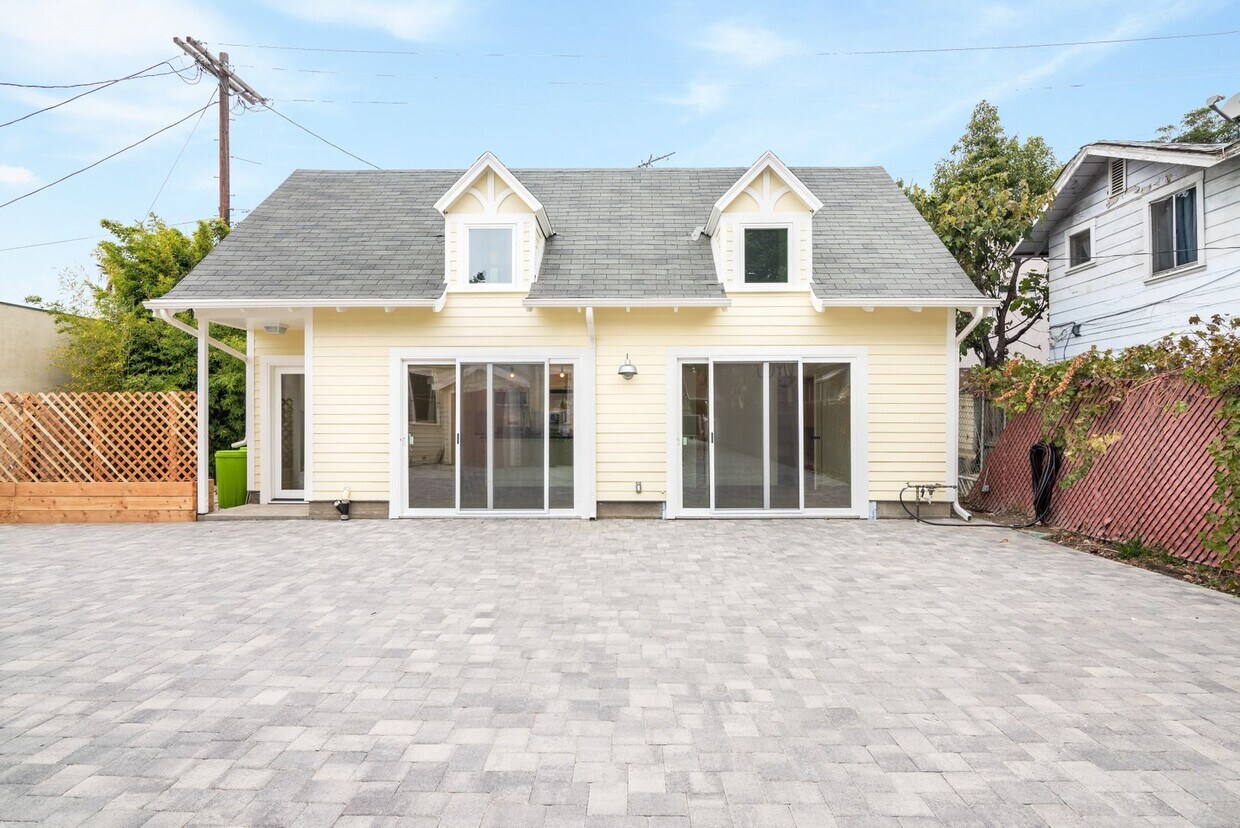 Primary Photo - Gower Apartments