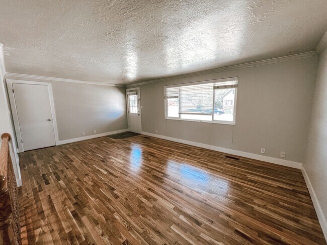 Foto del edificio - Update home ready for living!