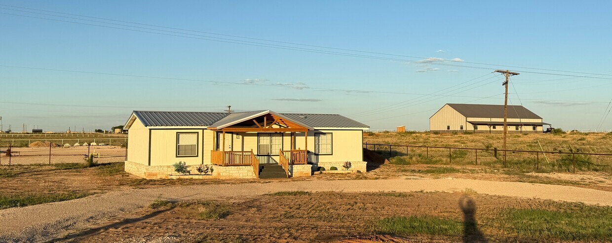 Foto principal - 16180 Herbert Rd