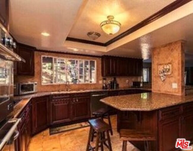 Building Photo - 828 S Sunset Canyon Dr