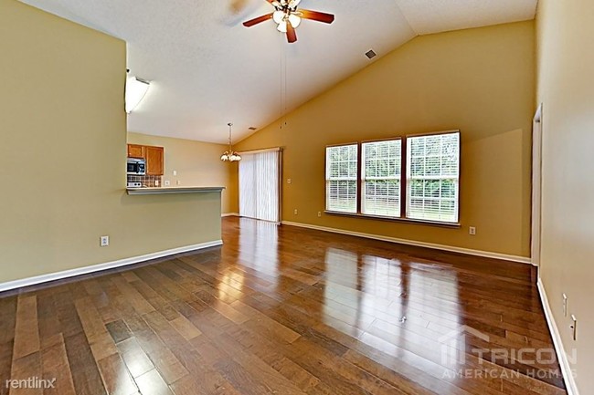 Foto del edificio - 3313 Alderpoint Ln