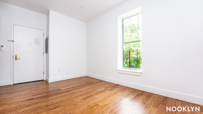 Foto del edificio - 791 Sterling Pl