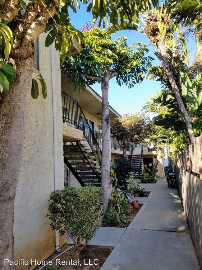 Building Photo - 4876 Del Mar Ave