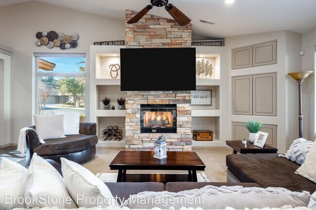 Building Photo - 3 br, 2 bath House - 2240 E Cobalt #25