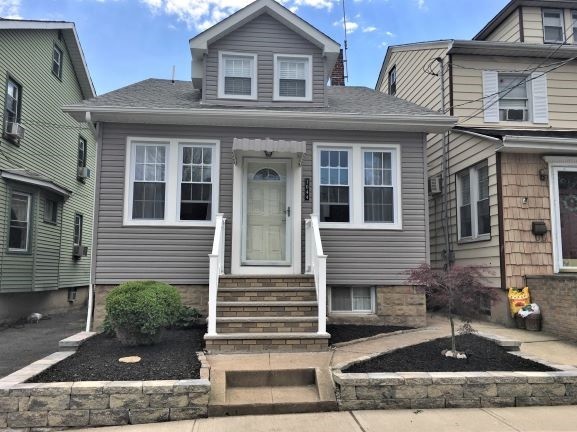 Primary Photo - 1044 Fisher Ave