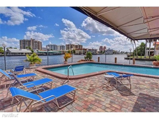 2 br, 2 bath Condo - 2900 NE 30th St xxx - 4