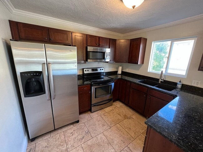 Building Photo - 893 Arnecia Ct