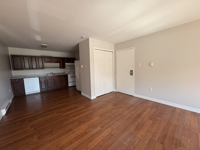 Building Photo - 2 Arena Ln