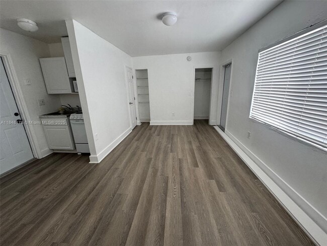 Foto del edificio - 240 NW 64th St
