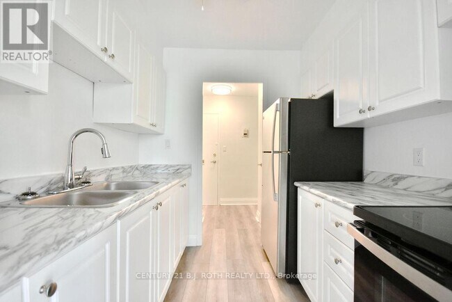 Photo du bâtiment - 2 Grove St E