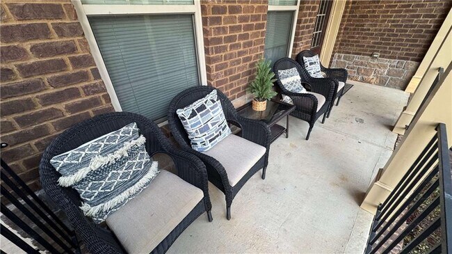 Foto del edificio - 180 Village Green Ct SW