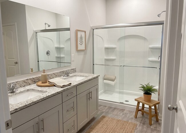 Foto del edificio - 4 bed 2 bath home in Somerville built in 2023