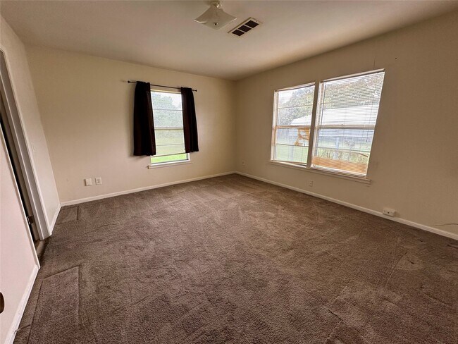 Foto del edificio - 2570 Stadium Dr