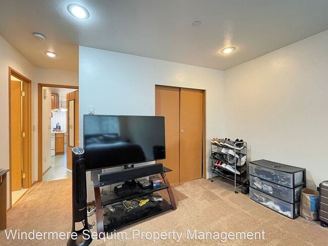 Building Photo - 2 br, 1.5 bath House - 333 W. Park Ave. #A