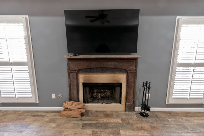 Foto del edificio - Home for rent in Ryan Ridge