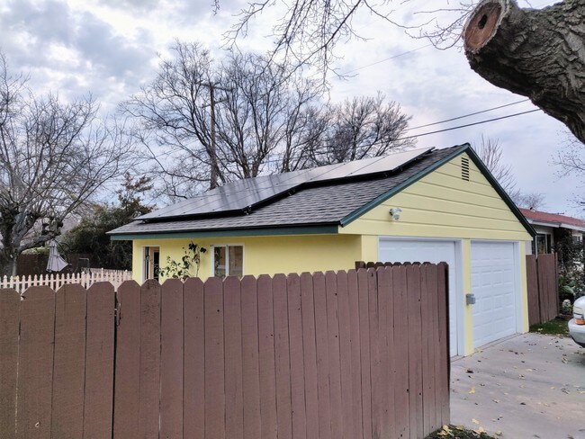 Building Photo - 129 N Byron Dr