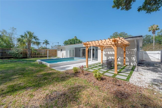 Foto del edificio - 3701 Shore Acres Blvd NE