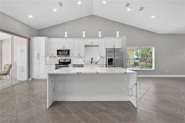 Foto del edificio - 2138 E Crown Pointe Blvd