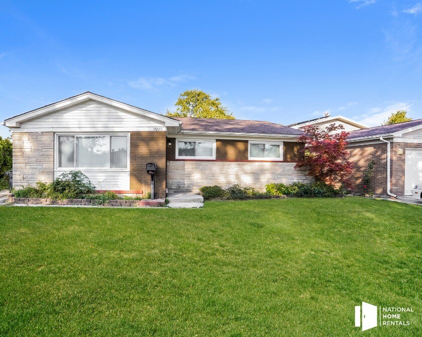 Foto principal - 15220 Ridgeway Ave