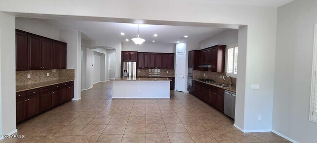 Building Photo - 2681 E Iris Dr