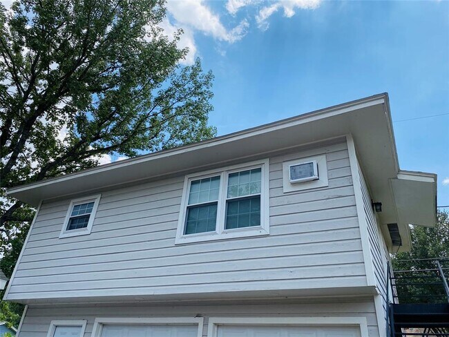 Building Photo - 414 Joyce St