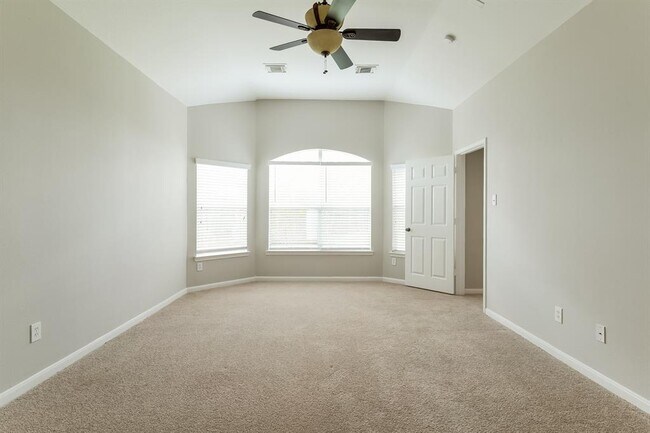 Building Photo - 2111 Ridgeworth Ln